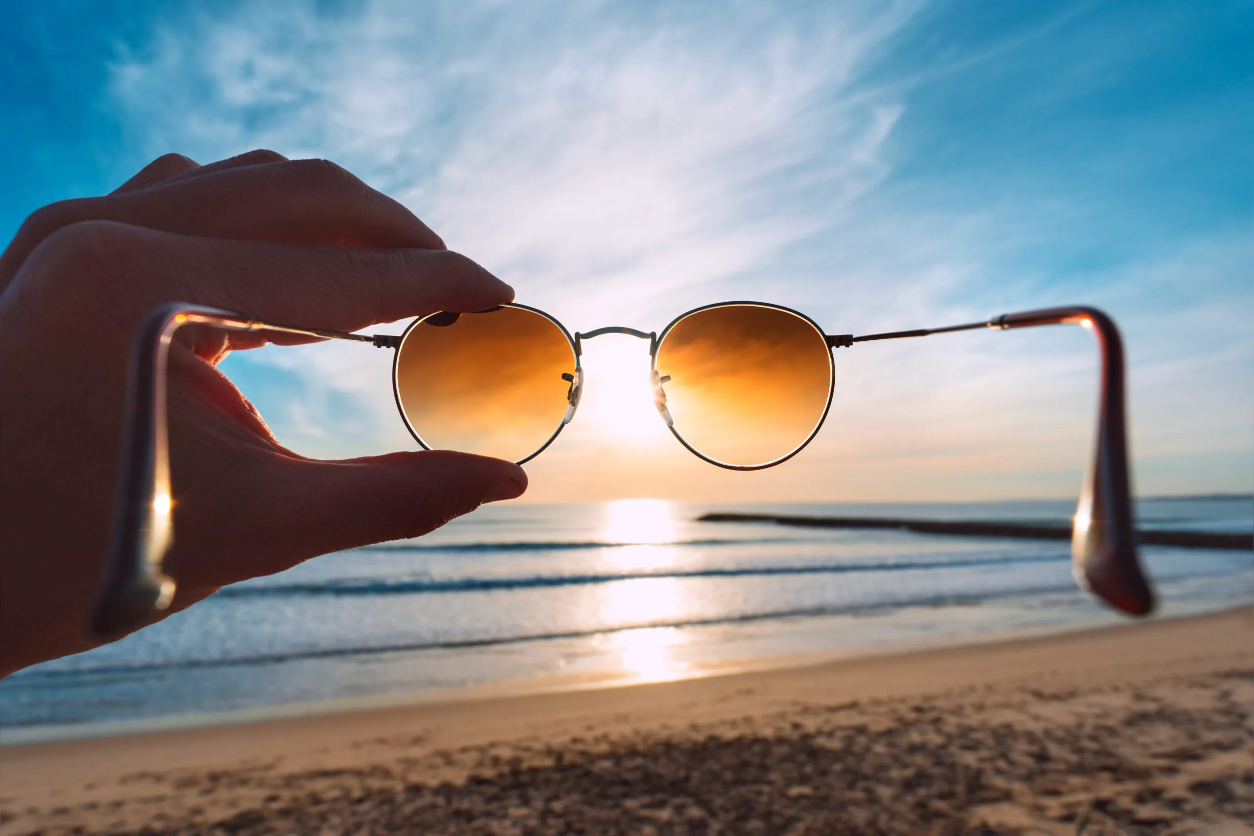 ¿Qué color de gafas de sol es mejor? Guía experta para elegir tus lentes